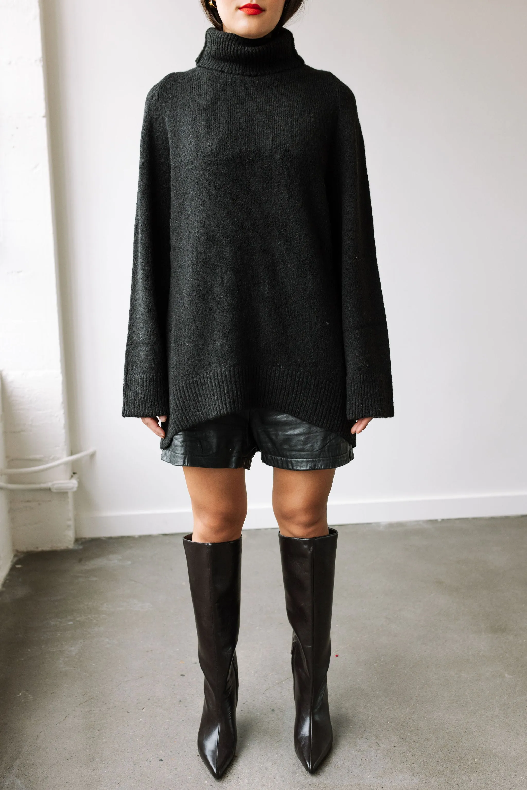 Alpaca and Wool Blend Sweater (Black)