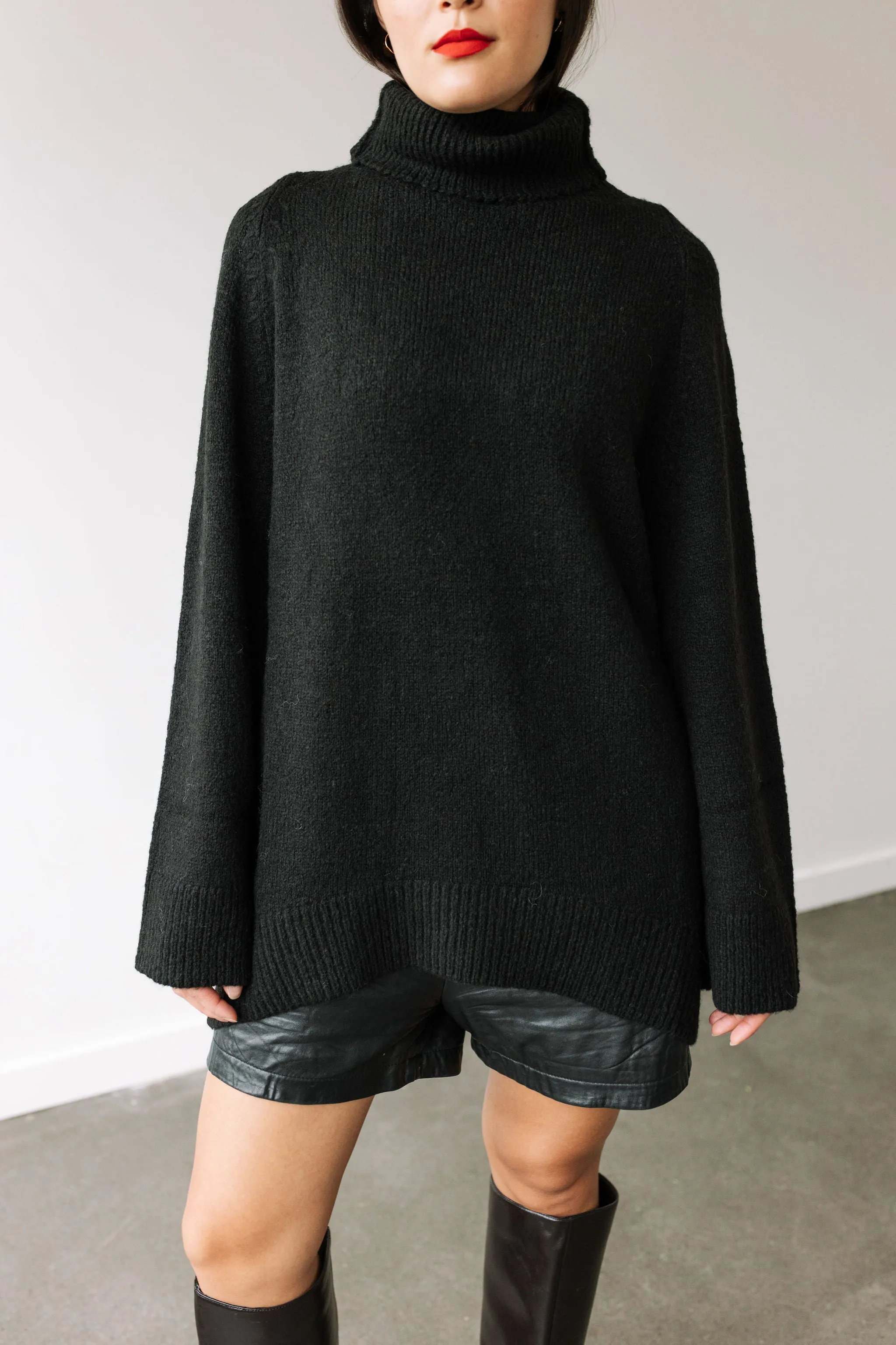 Alpaca and Wool Blend Sweater (Black)