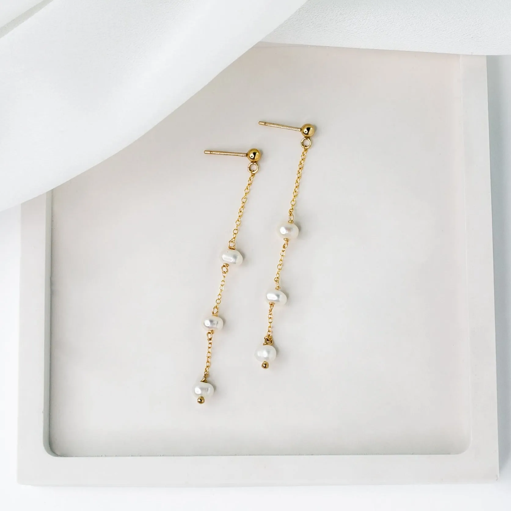 Naya Freshwater Pearl Chain Earrings