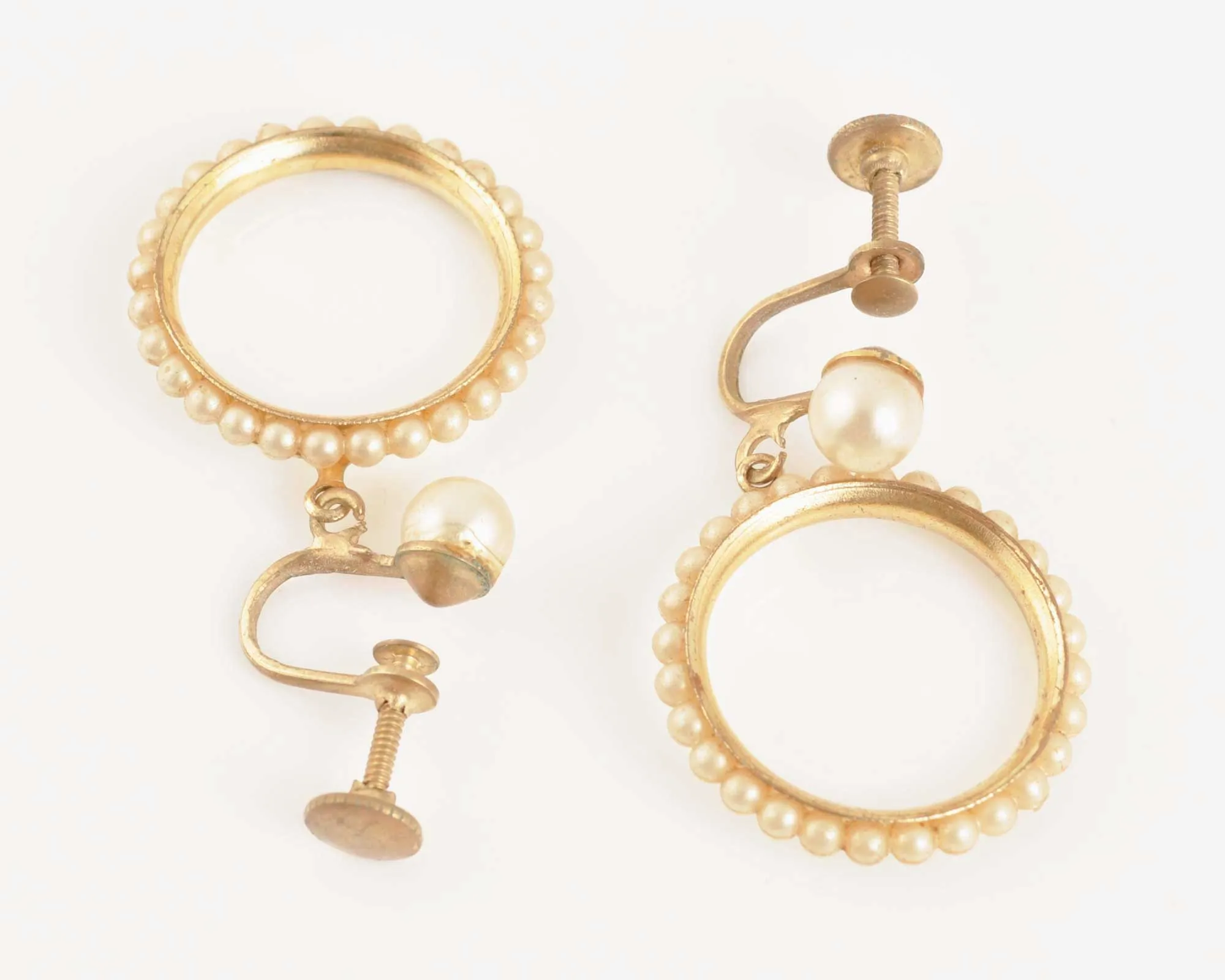 Vintage Jewelry-Trendy Pearl Hoop Dangle Earrings-Lever Back-Lightweight Upscale Design